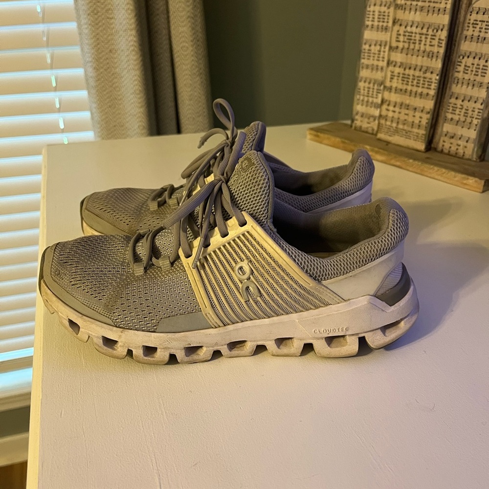 On cloud tennis shoes